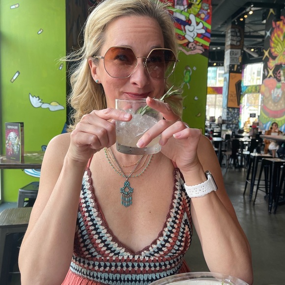 Meet your Posher, Charla - Picture 1 of 2